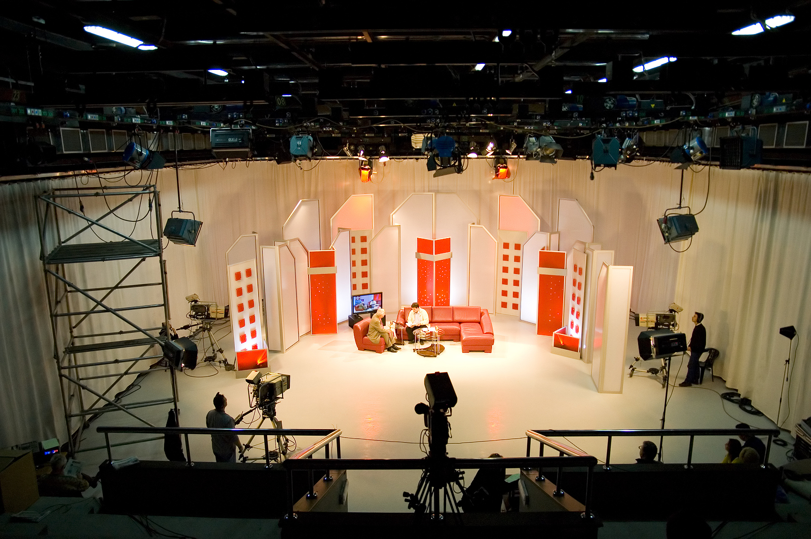 Read more about the article How LED Lighting Can Enhance Set Design In Film & TV Studios