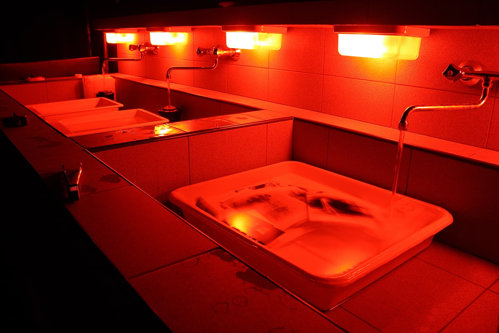 You are currently viewing What Is A Dark Room Light Used For And Which One Do I Need?